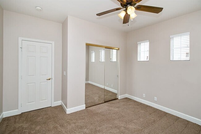 Building Photo - 558 Clement Ct