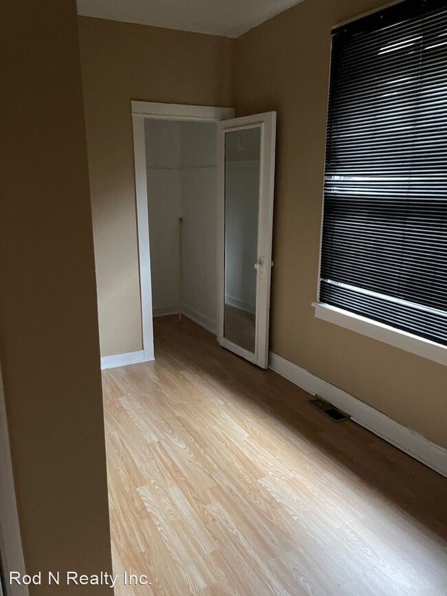 Foto del edificio - 4 br, 1 bath House - 1323 W. 98th St.