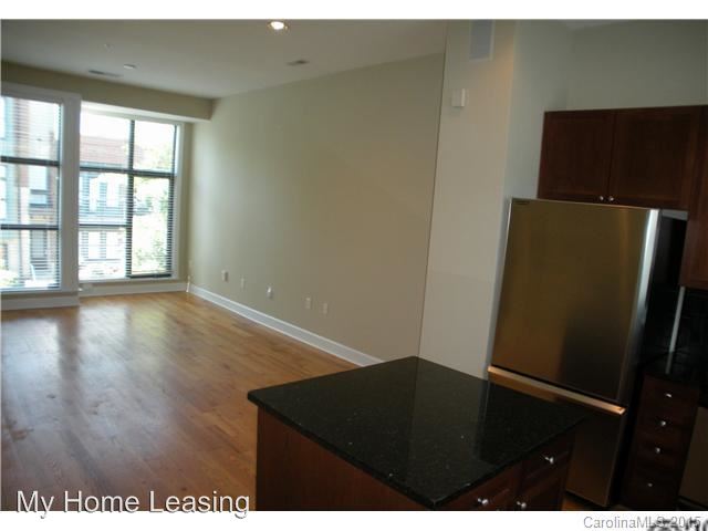 Foto del edificio - 651 E 10th St