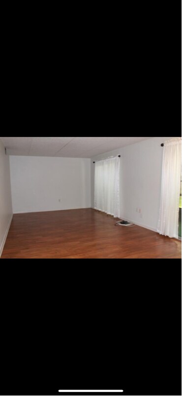 Foto del edificio - 2400 Forest Dr