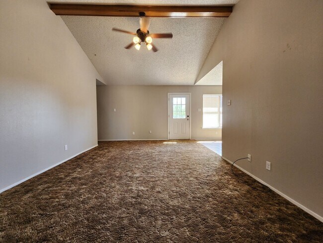 Building Photo - Spacious 3 Bedroom 2 Bath home in PaulAnn ...