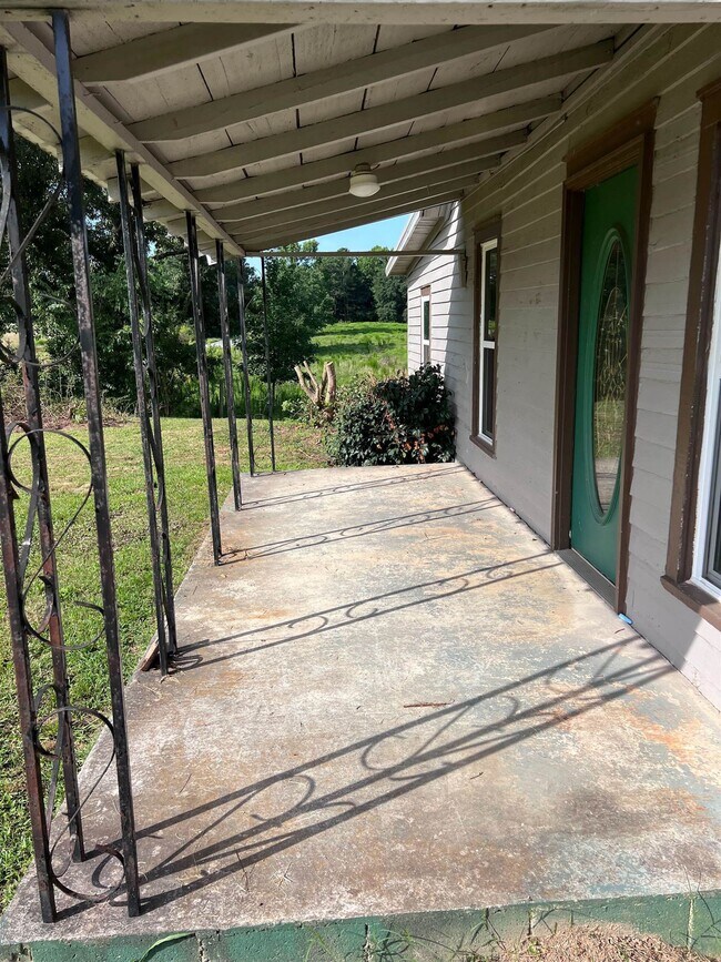 Building Photo - 1109 Watts Rd