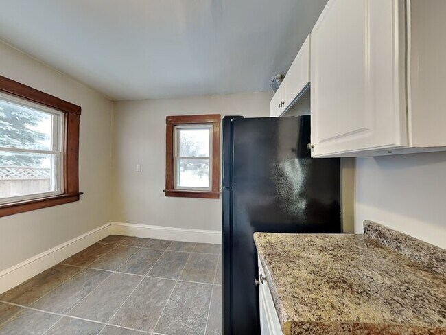 Foto del edificio - WINTER SPECIAL!! 3 Bedroom, 1 Bathroom Hou...