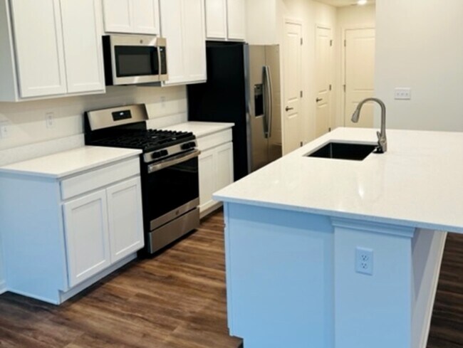 Building Photo - 1076 Moraine Dr