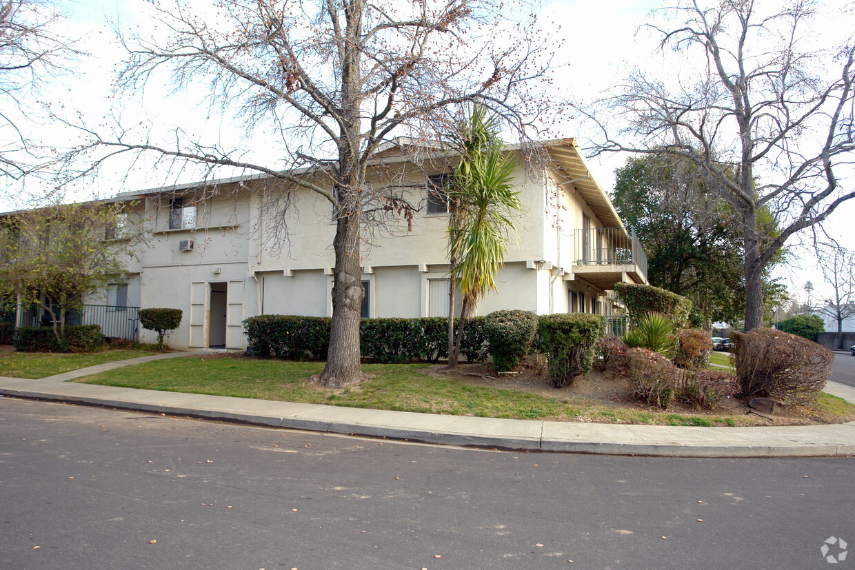 Foto del edificio - Montgomery Apartments