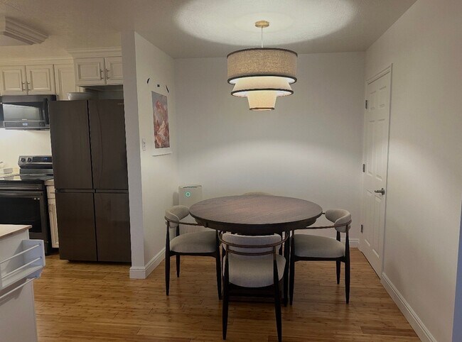 Building Photo - 123 E 2nd Ave