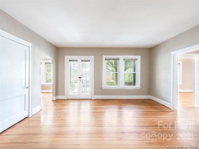 Primary Photo - 2300 Roswell Ave