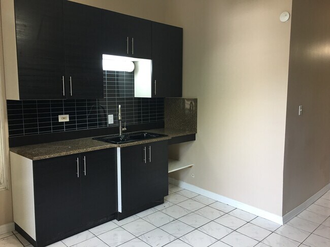 Foto del edificio - 628 E 41st St