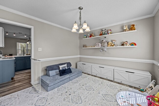 Foto del edificio - 215 Bishop Dr