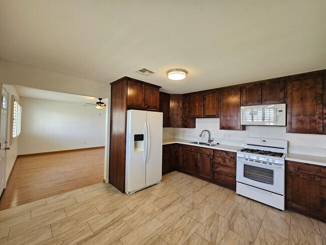 Building Photo - Home For Rent in Imperial