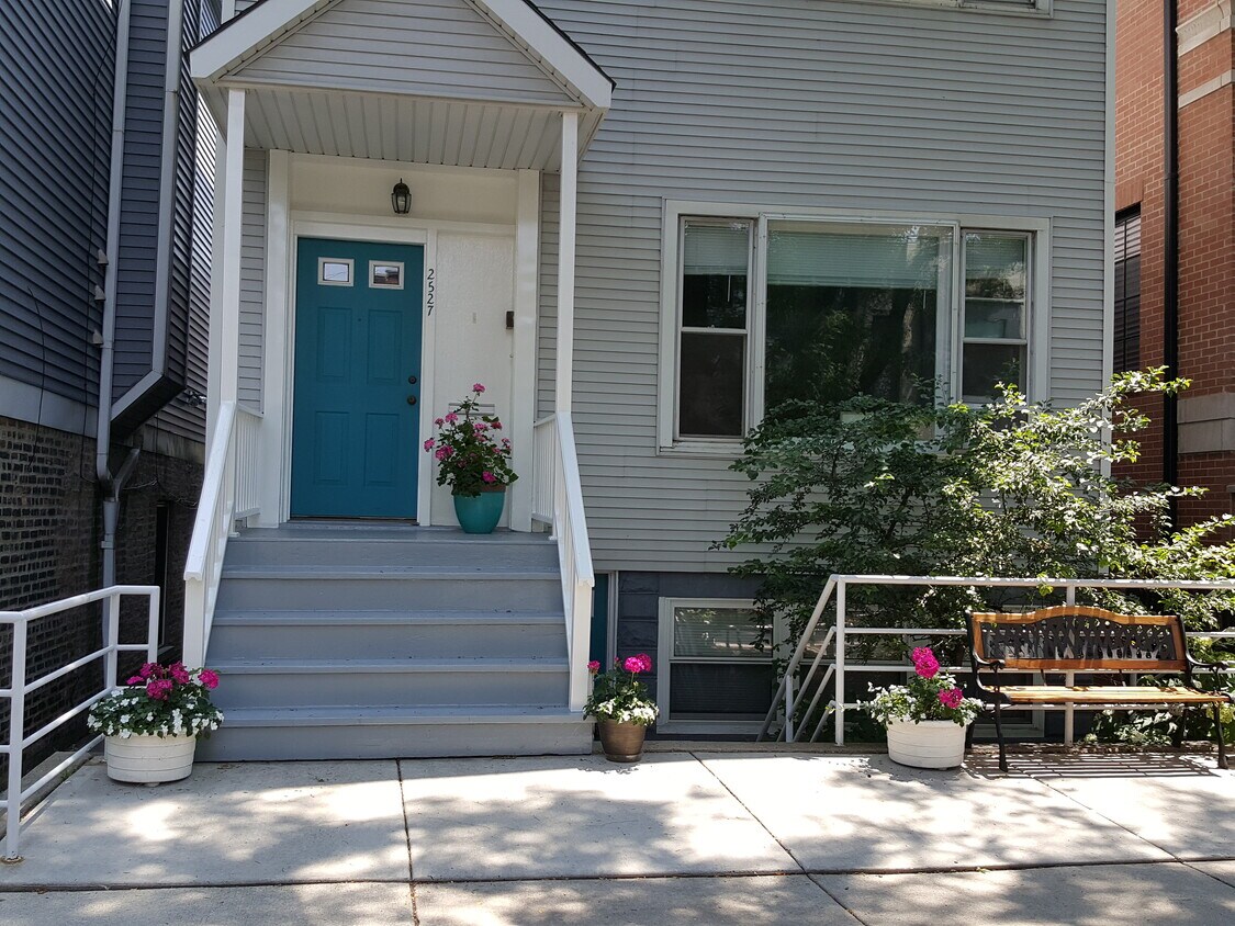 On a quiet street, with considerate neighbors. - 2527 N Marshfield Ave
