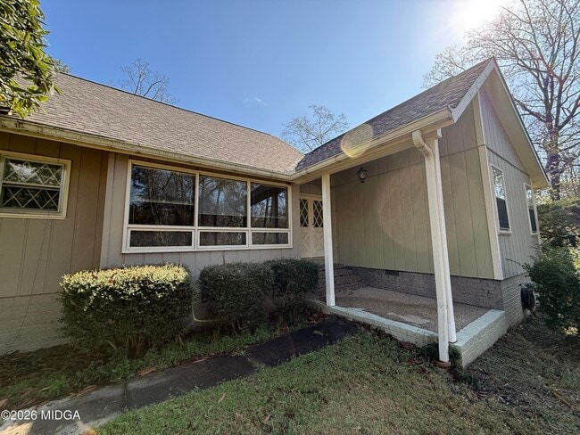 Building Photo - 803 Captain Kell Dr