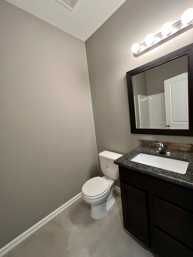 Building Photo - 4801 N Hillside Ct