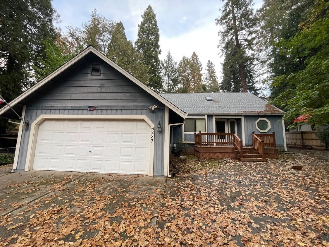 Primary Photo - Magalia 2 bed 2 bath home with bonus room....