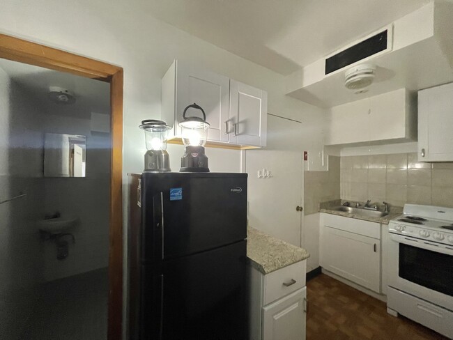 Building Photo - 442 W 238th St