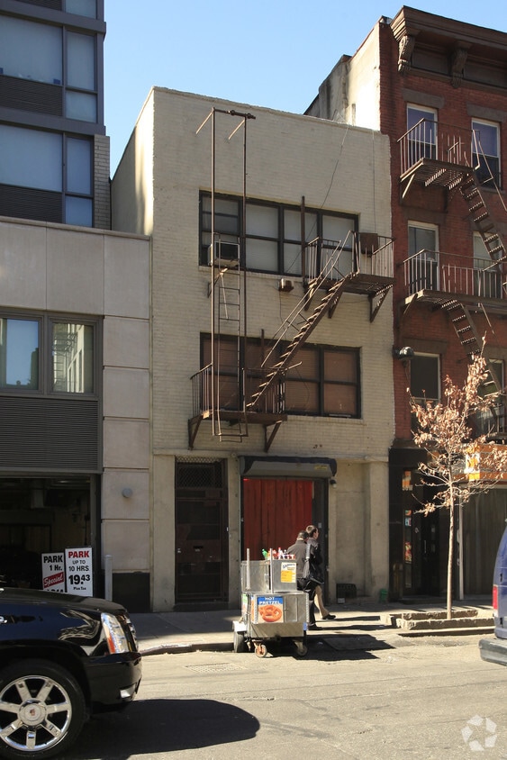 Primary Photo - 354 W 37th St