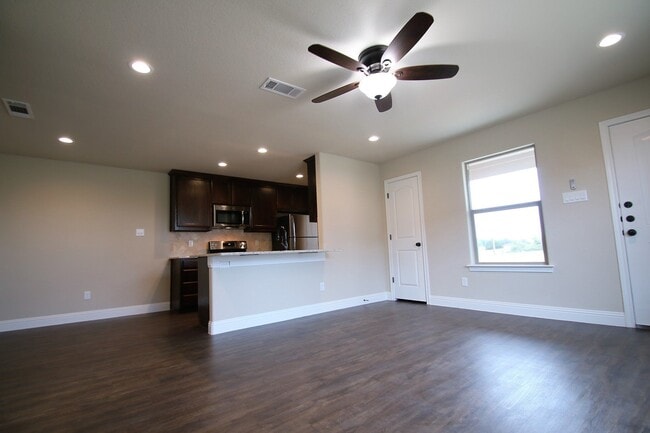 Building Photo - 154-156 Crossbow Ct.