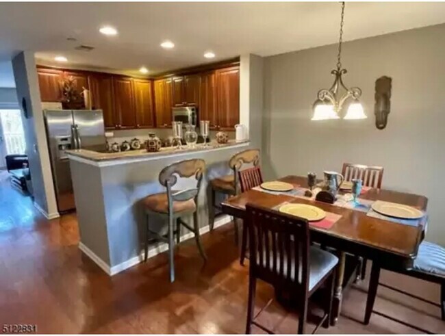 Building Photo - 368 Rector St