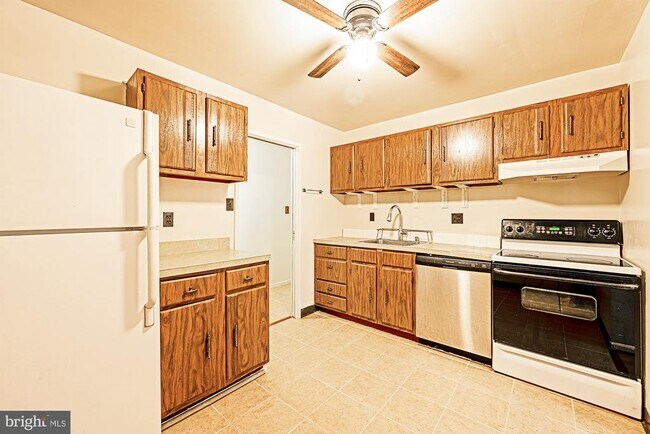 Foto del edificio - 9728 Kingsbridge Dr