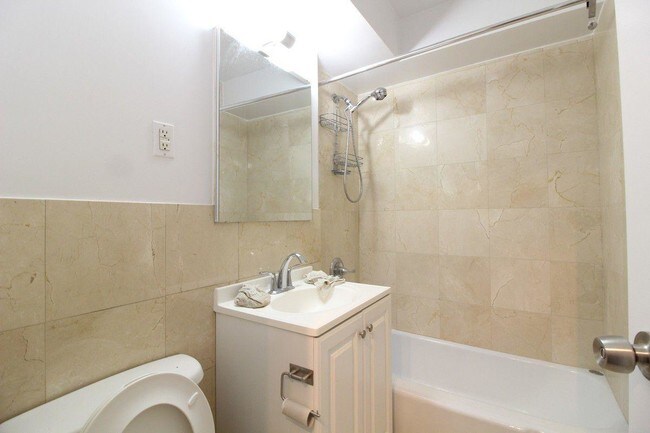Foto del edificio - 511 E 80th St
