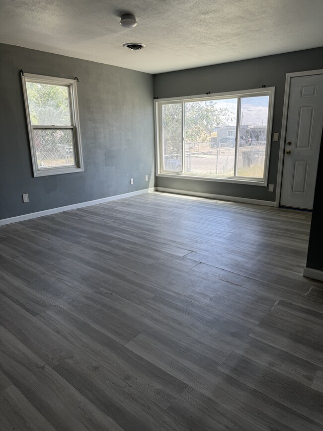 Building Photo - 216 S Hugo Ave