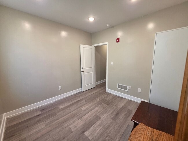 Photo - 1649 Pratt St Apartment