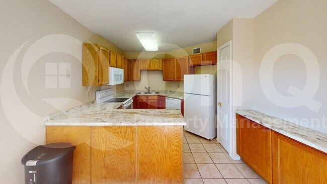 Foto del edificio - 6655 N Canyon Crest Dr