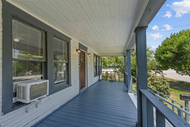 Foto del edificio - Charming 3 bedroom 1940's bungalow!