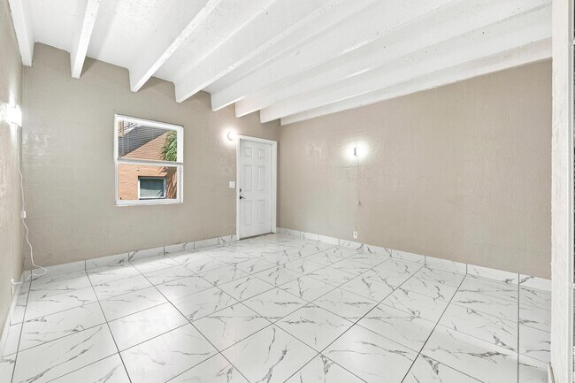 Building Photo - 812 19th St