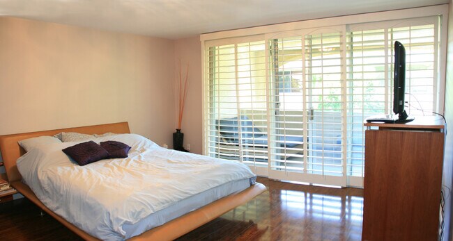 Foto del edificio - 5266 Lindley Ave