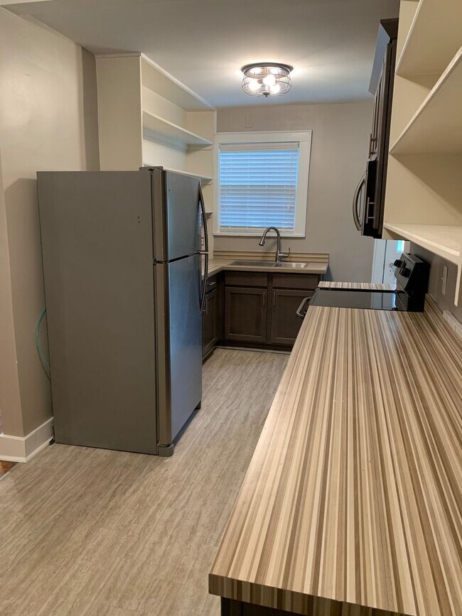 Foto del edificio - 1410 Calvin Ave