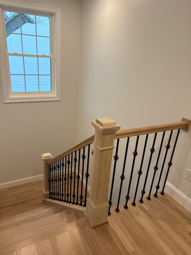 Building Photo - 724 Holmdel Rd