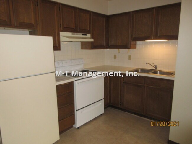 Building Photo - South Valley 1 br/1 bath top floor apartment