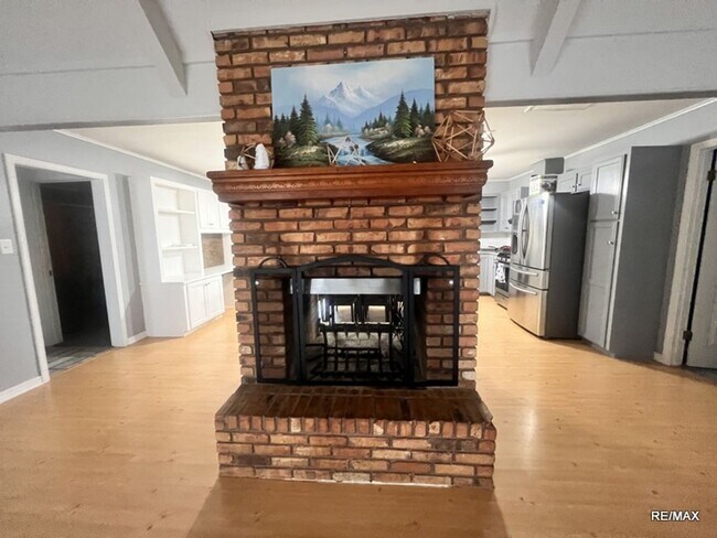 Building Photo - FURNISHED BRICK HOME ON CORNER LOT~