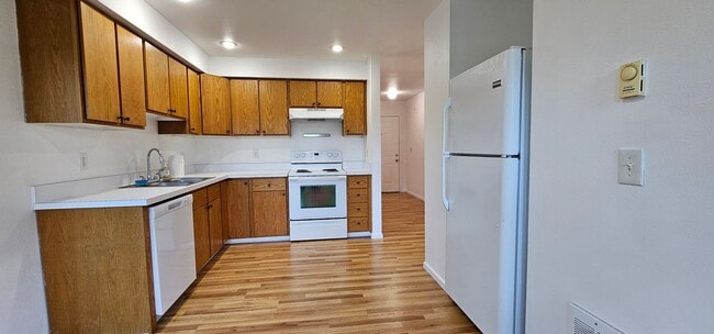 Building Photo - Three Bedroom Duplex