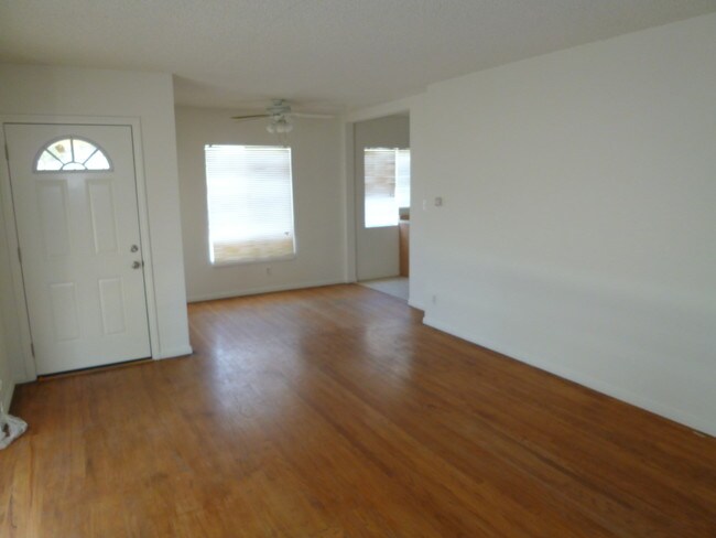 Building Photo - 6525 Hayvenhurst Ave