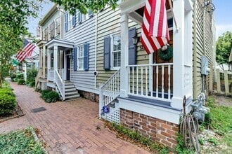 Building Photo - 513 E Harris St