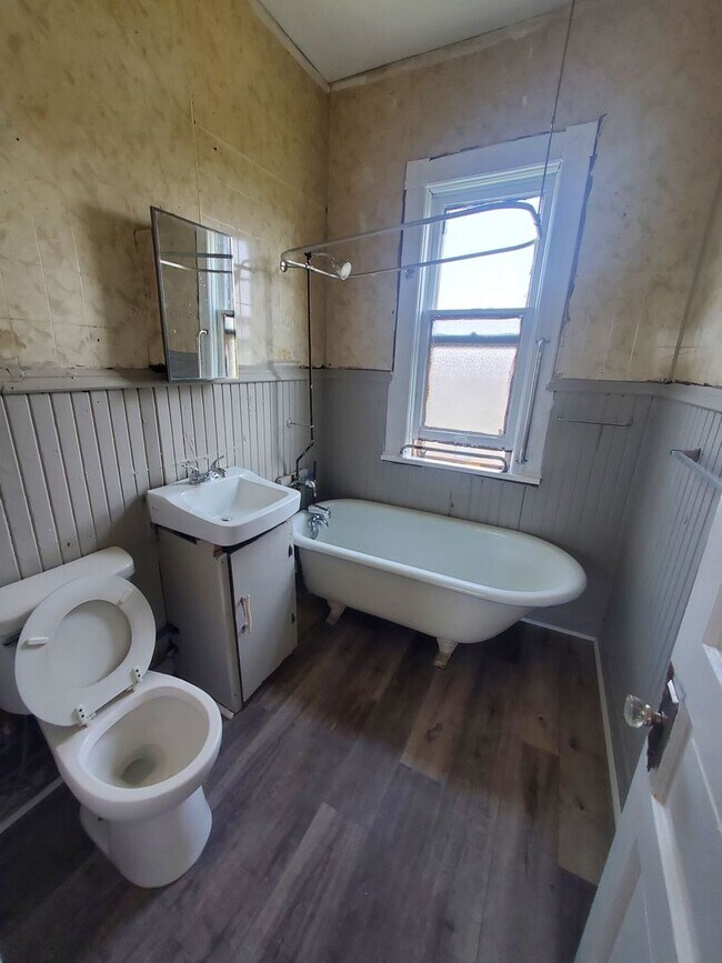Foto del edificio - 635-637 W Center St. (Duplex)