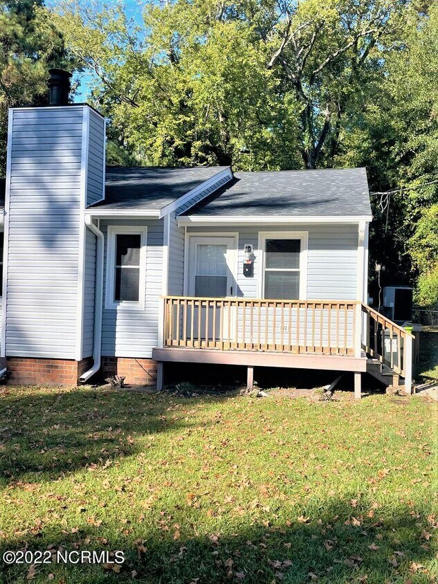 905 Simmons St, New Bern, NC 28560 Townhome Rentals in New Bern NC