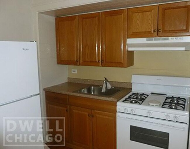 Foto del edificio - 2733 N Milwaukee Ave