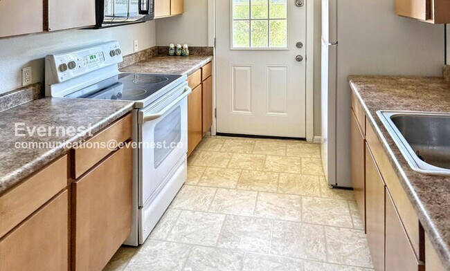 Foto del edificio - 825 E 5th St