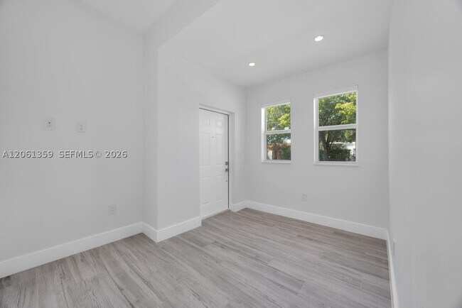 Foto del edificio - 2426 SW 25th St
