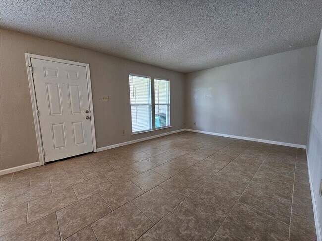 Building Photo - 6800 Lunar Dr
