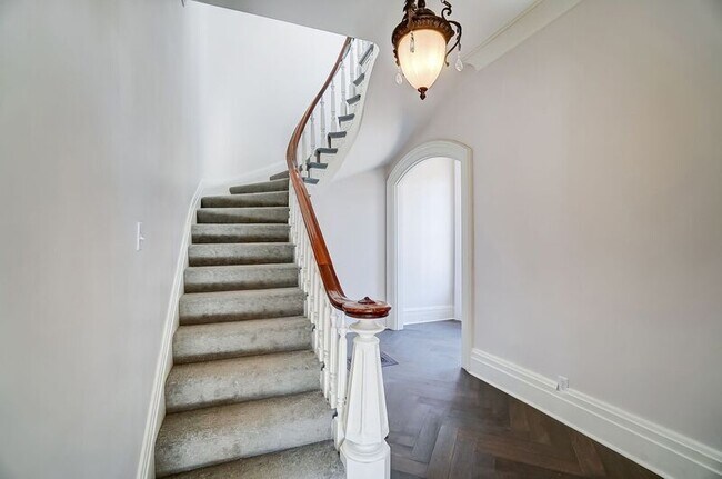 Foto del edificio - 2701 Cleinview Ave