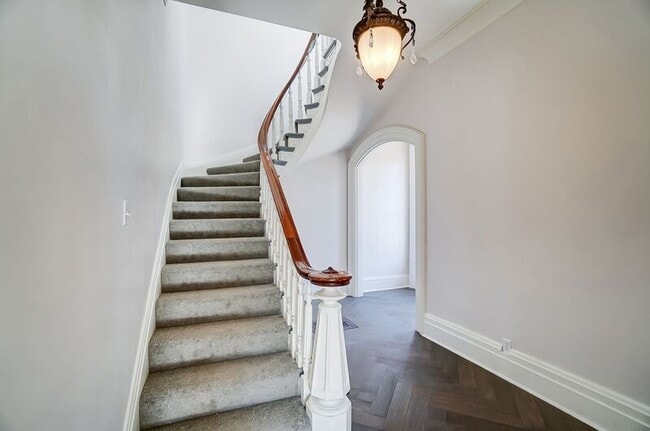 Building Photo - 2701 Cleinview Ave