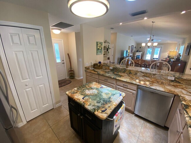 Foto del edificio - Beautiful Over Sized Turnkey SEASONAL Rent...
