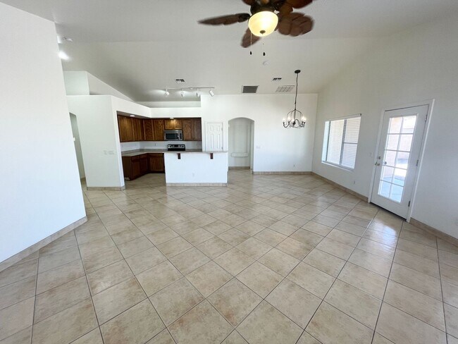 Foto del edificio - Single Level 4 Bedroom Home, Corner Lot! C...