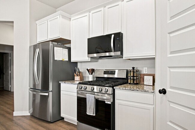 Building Photo - 10401 Pronghorn Rd