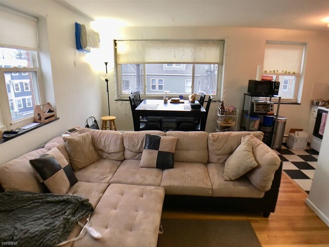 Foto del edificio - 594 Centre St