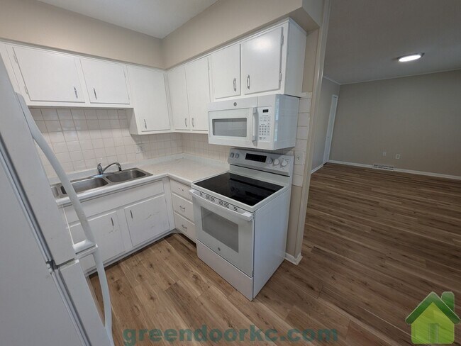 Foto del edificio - 403 Holiday Dr